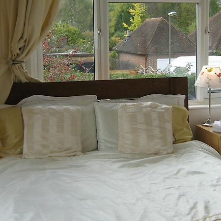 Savannah Bed And Breakfast Virginia Water Extérieur photo
