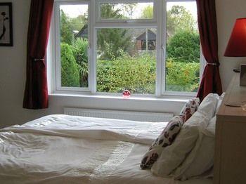 Savannah Bed And Breakfast Virginia Water Extérieur photo