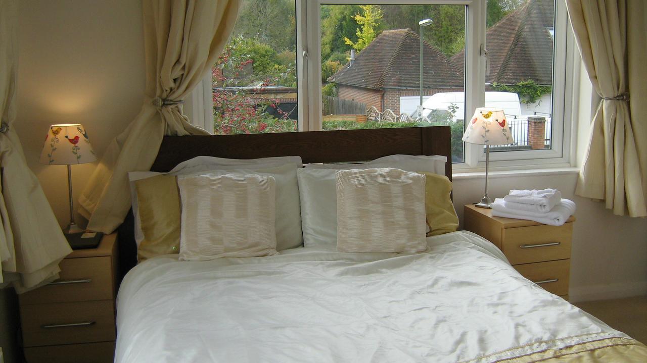 Savannah Bed And Breakfast Virginia Water Extérieur photo
